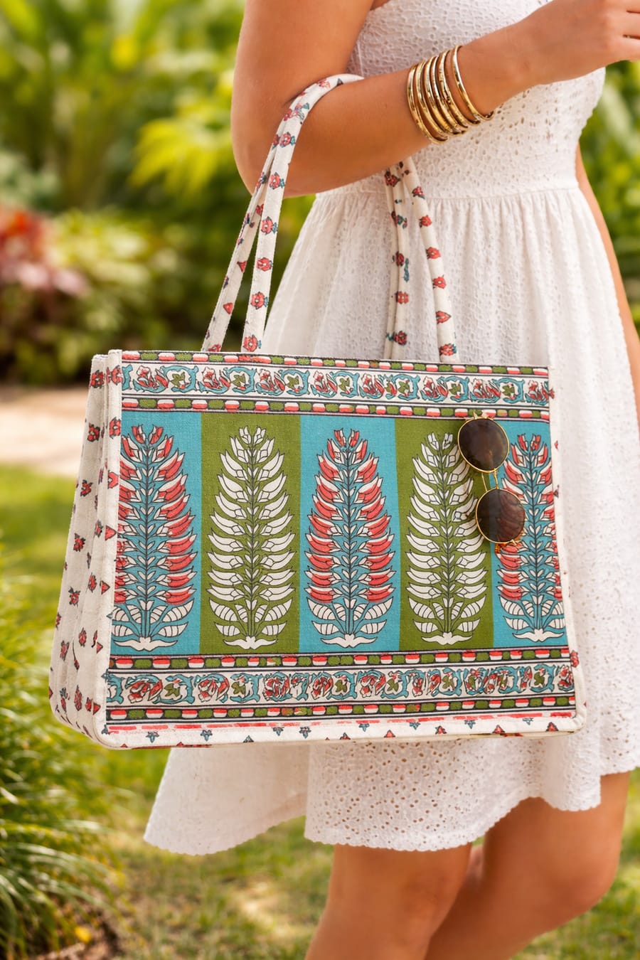 CARRY TOTE